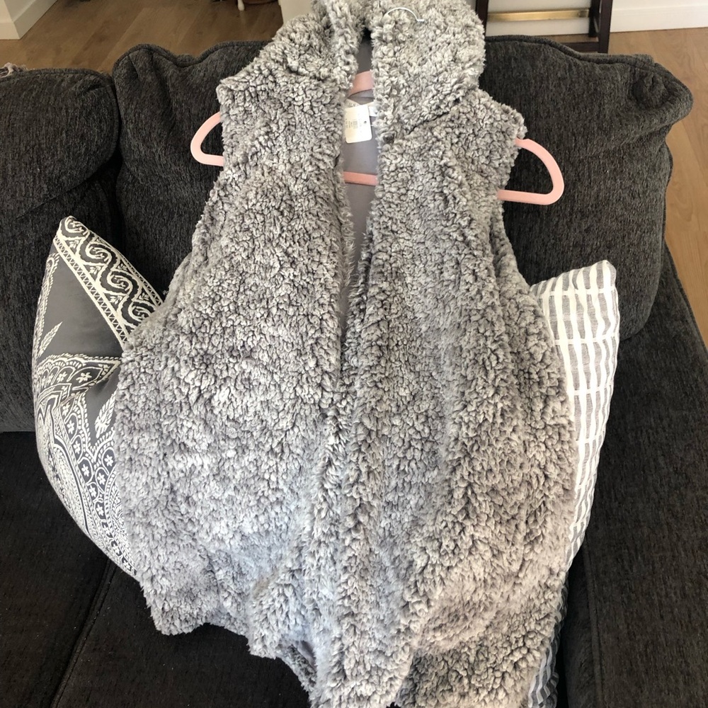 Peach Love California - open fuzzy vest - Picture 3 of 3